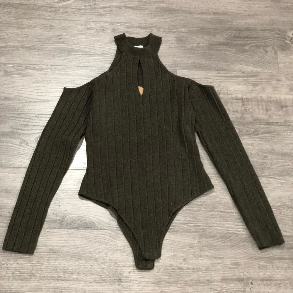 HONEY BELLE Ribbed Cold Shoulder Bodysuit